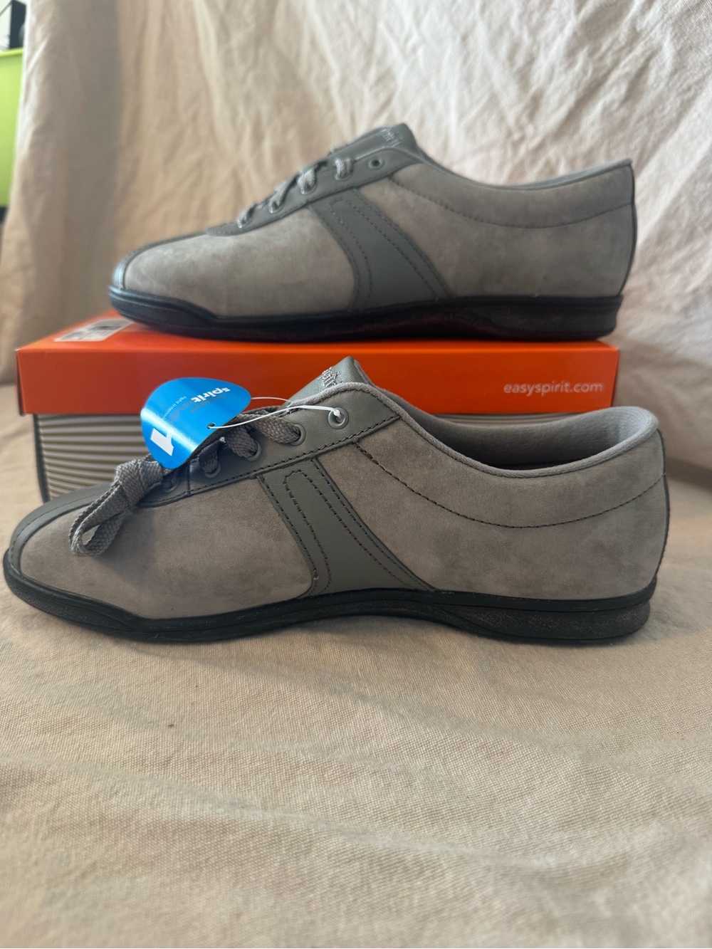 NWT Easy Spirit On Cue Women’s Size 10 Gray Suede Lace-Up Sneaker Cushioned